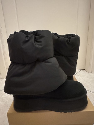 Ugg Classic Mini Platform Puffer Boots like new, black, EU 41