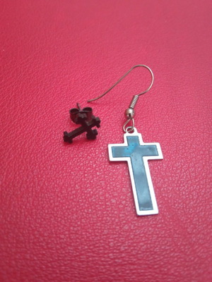 Cross earrings pack of 2 like new, gothic style