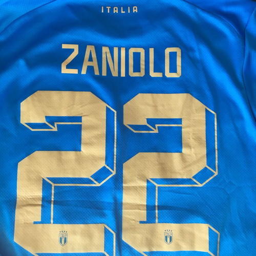 Italy 22 Zaniolo football jersey and shorts, size L