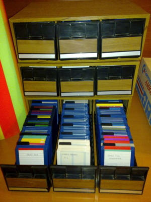 Amiga Games μεταχειρισμένα, περισσότερες από 520 δισκέτες για A1200 σε ξύλινες θήκες