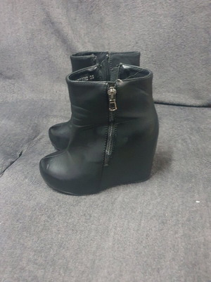 Women's platform ankle boots size 35 like new, black