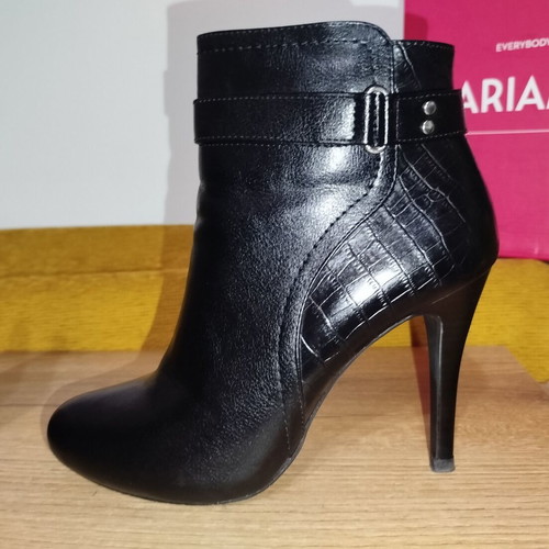 Maria Mare black ankle boots with round toe and stiletto heel size 40 like new
