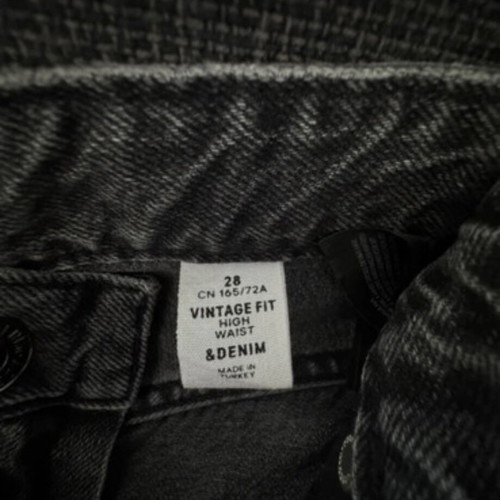 H&M jeans like new with rhinestones gray size 28