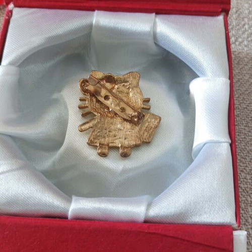 Hello Kitty pin new, gold color in box