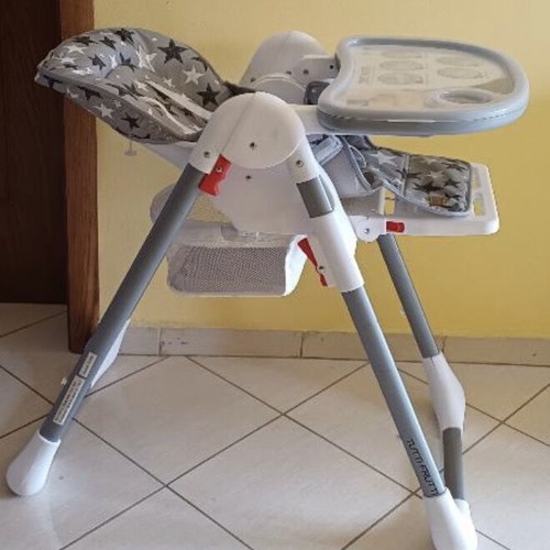 Lorelli high chair like new with adjustable height and tray