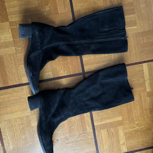 Suede boots size 38 like new, black with zipper