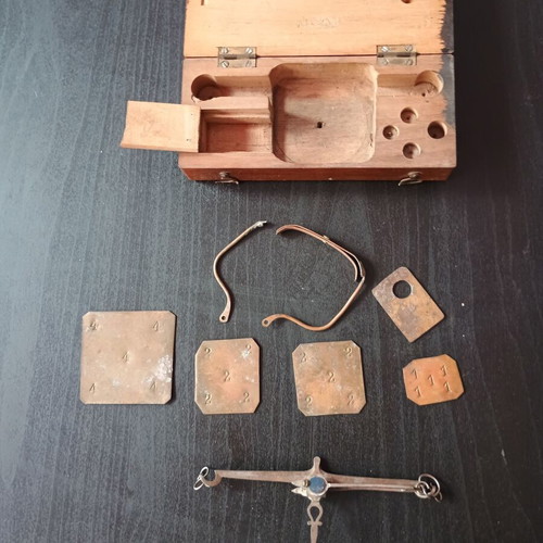 Old measuring tool used, missing weights