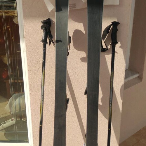 SKI BOOTS + POLE, Atomic Carv. C6 18 Skis. 170Cm. White & Red!!