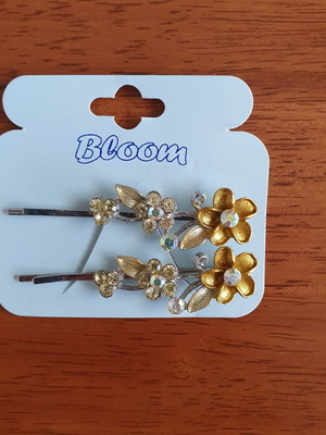 Hair Clips set of 2 with gold flowers and rhinestones like new