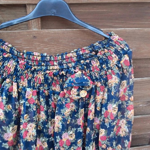 Enzzo blouse one size, like new, blue and red polyester