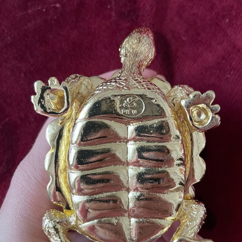 Decorative jewelry box used with turtles and rhinestones