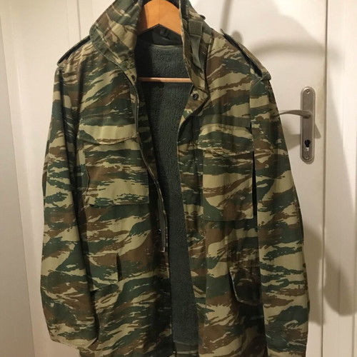 Military camouflage jacket XL like new with inner lining