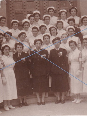 Φωτογραφία εθελοντριών Ερυθρού Σταυρού μεταχειρισμένη, Λάρισα