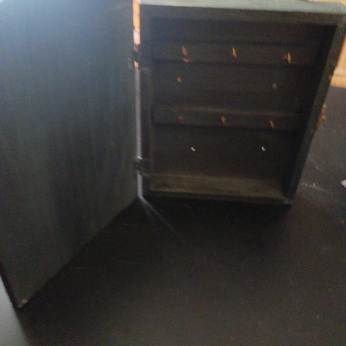 Wooden key holder like new