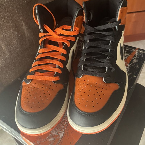 Air Jordan 1 Retro High sneakers, size EU 45 / US 11