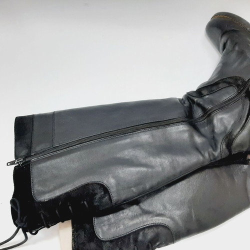 Black leather and suede boots with warm fleece lining, US 8 EU 39