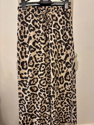 Ψιλόμεση παντελόνα Animal Print σαν καινούργια, μέγεθος M