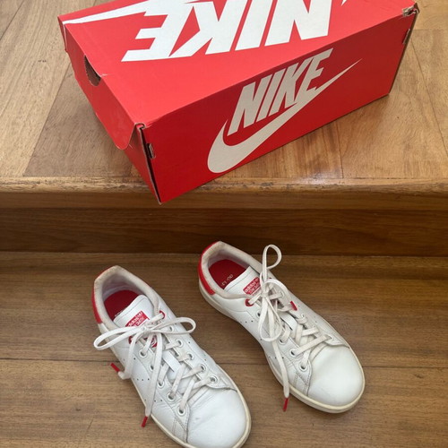 Adidas Stan Smith girls' sneakers with red hearts, white