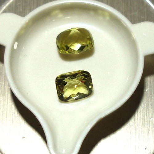 Peridot minerals 6.50 ct like new, pack of 2 pieces