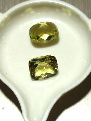Peridot minerals 6.50 ct like new, pack of 2 pieces