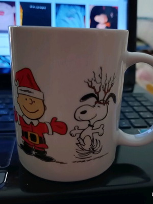 Butlers Snoopy mug with Christmas designs like new