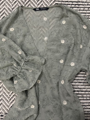 Zara small top like new, green, size S