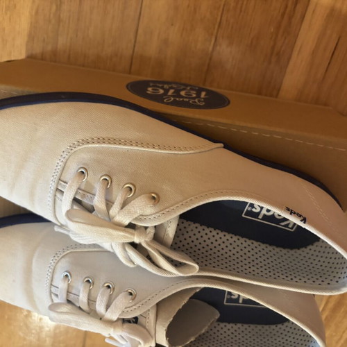 Keds sneakers size 39 white with blue sole like new