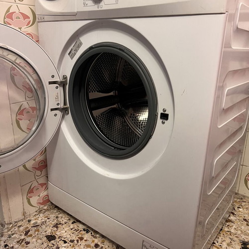 Aqua Thermal Aures 9000 BTU air conditioner, General Electric fridge freezer, Schaub Lorenz stove, Beko washing machine used