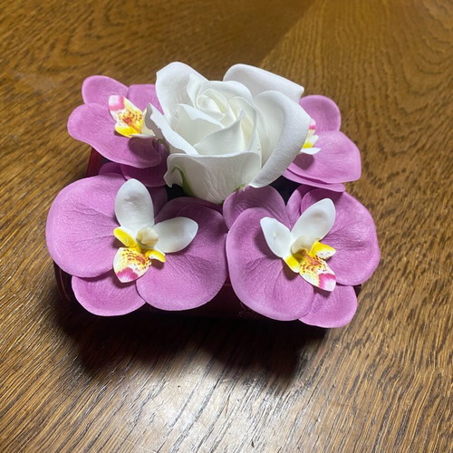 Handmade bouquets new in gypsum ceramic book pot