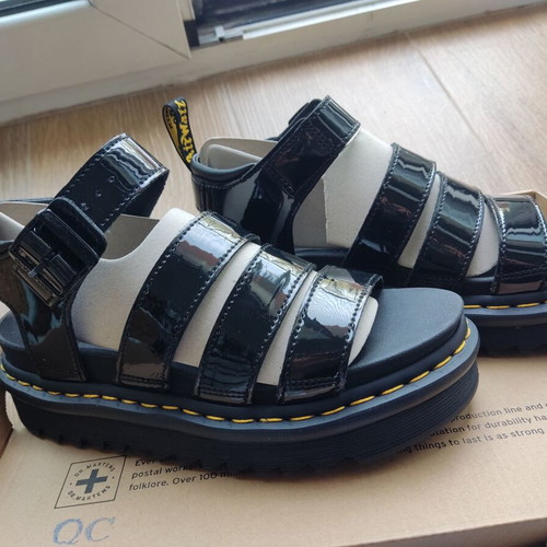 Dr. Martens Blaire patent leather platform sandals new, black size 37