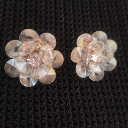Crystal earrings daisies new with gold-colored clasp