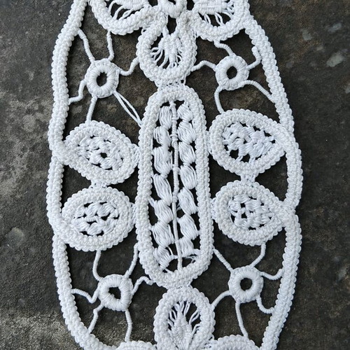 Set of 8 handmade lace doilies like new, vintage embroidery