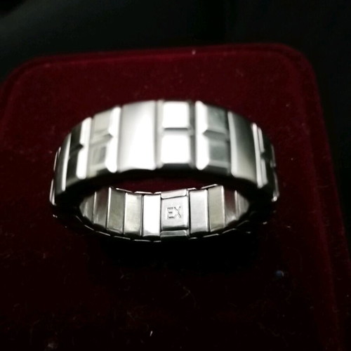 Elastic metal ring like new, silver color