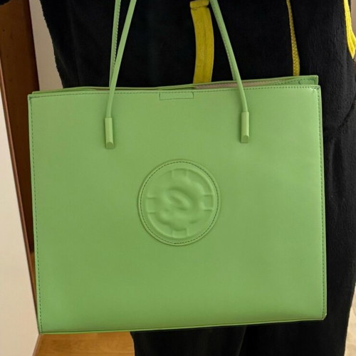 Green handbag like new, 31x25x14 cm