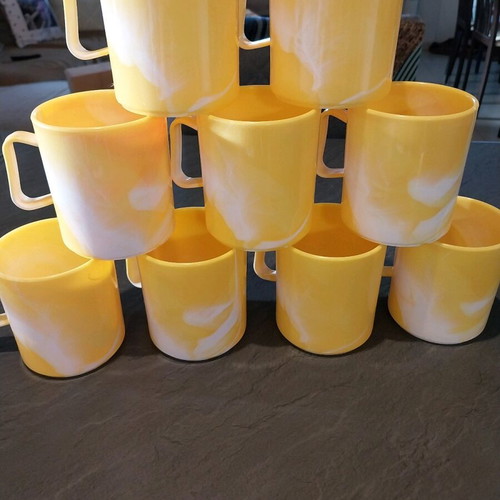 Plastic cups new, pack of 9