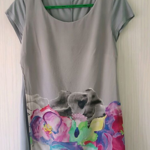 Women's tunic blouse like new, gray with floral design