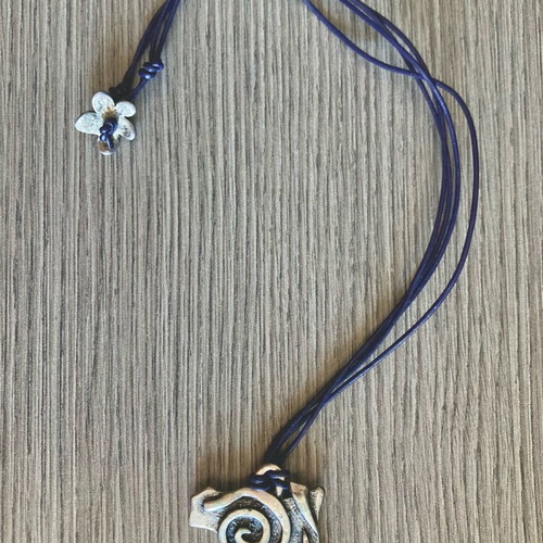 Necklace with metal element and pearl like new, purple and silver