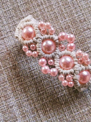 Гривна *PEARL* с макраме изкуство, мъниста.