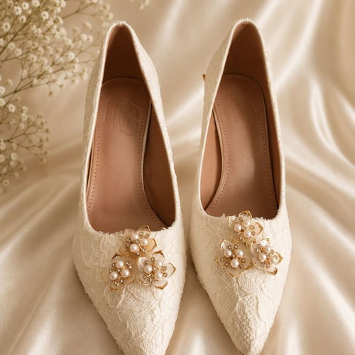 Handmade bridal shoes with romantic lace and golden details size 38
