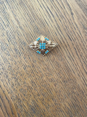 Vintage faux brooch with turquoise stones like new, gold color
