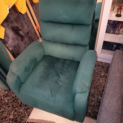 Massage armchair with footrest, repairable mechanism