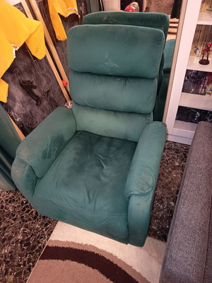 Massage armchair with footrest, repairable mechanism