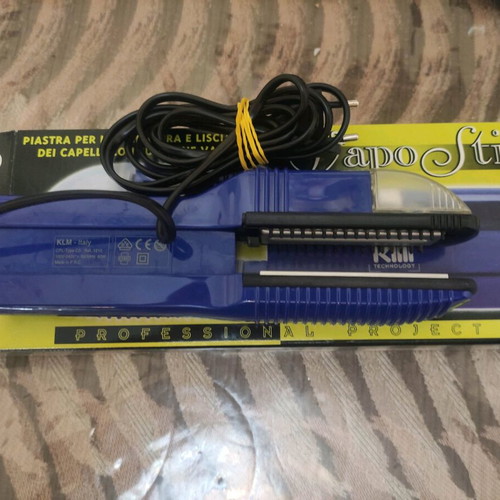 KLM VapoStir Steam Straightener used with steam function