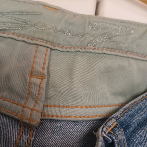 Jean Seven size 25 like new with subtle crystals on back pockets