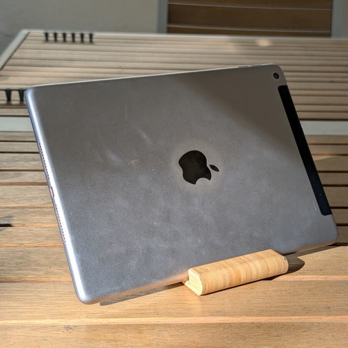Apple iPad 6th generation 128GB with Cellular 4G