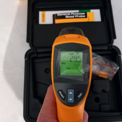Fluke-561 infrared thermometer and probe new with K-Type probe