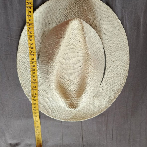 Men's hat like new, size 62, white beige