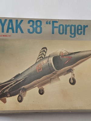 Hobby Craft Yak-38 "Forger A" 1/72 vintage model kit like new