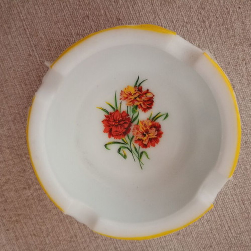 Vintage Milk Glass Ashtray Set 70s new