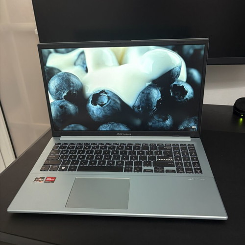 Asus Vivobook Go 15 E1504F laptop used, Ryzen 5 7520U, 8GB RAM, 512GB SSD